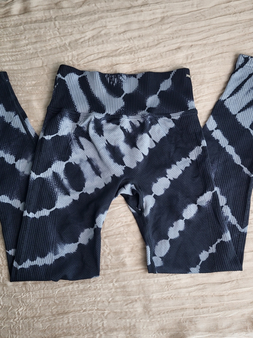 PINK Black & Gray Printed High-Waisted Leggings XS – Good  Condition